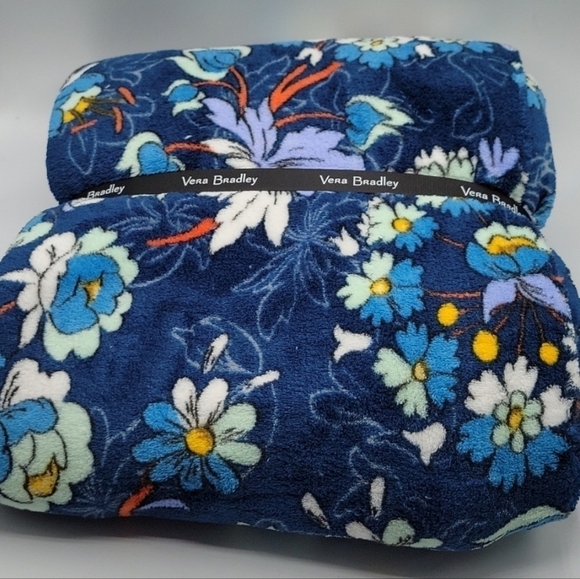 Vera Bradley floral bursts throw blanket - Picture 2 of 5